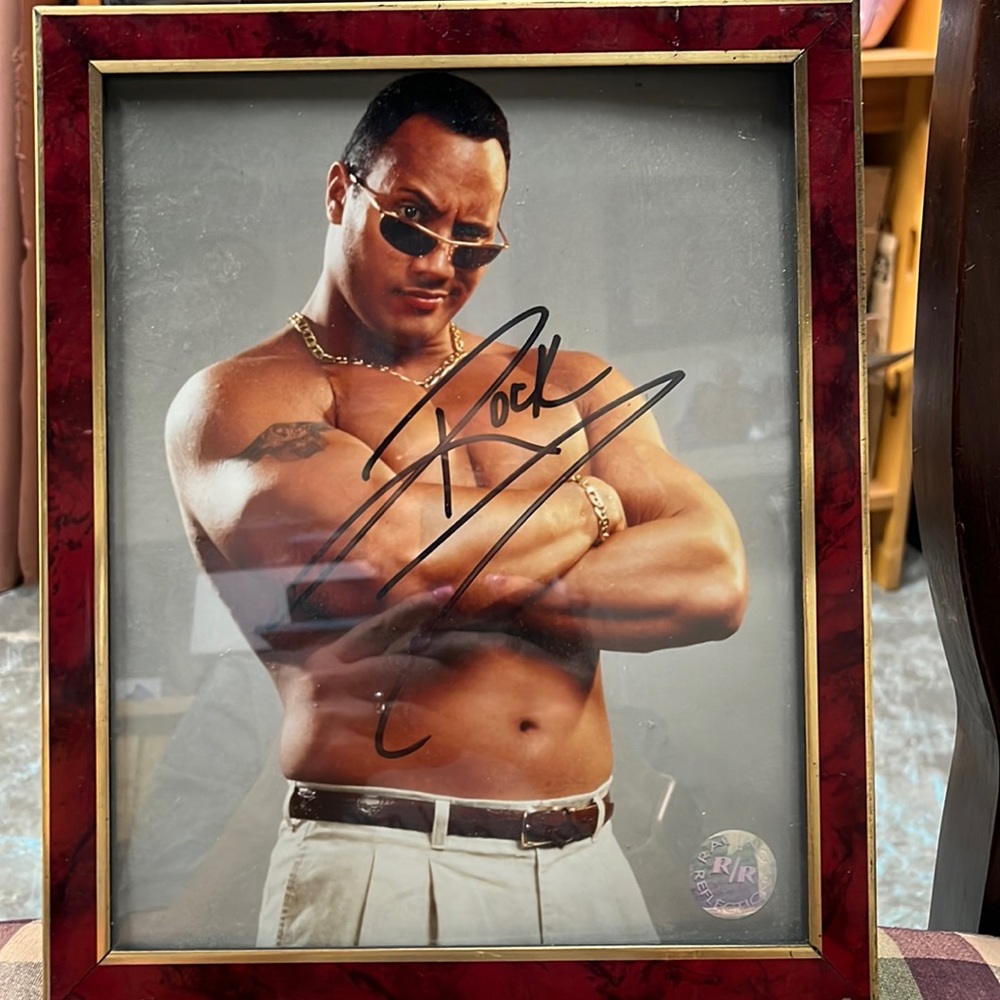 AUTOGRAPH. Dwayne “the Rock” Johnson